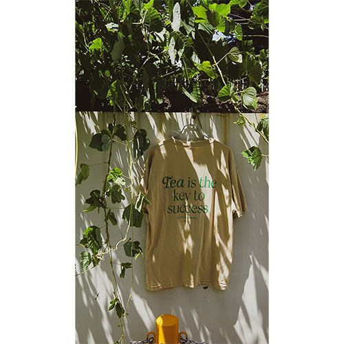 “Tea is the key to success” Tシャツ